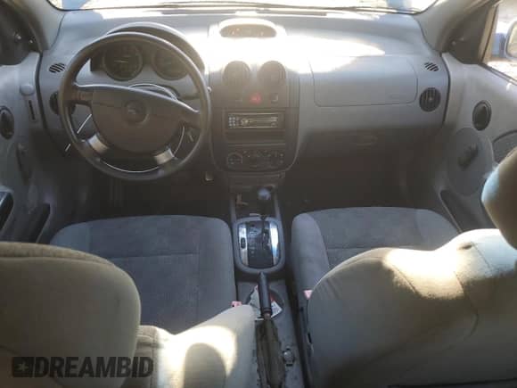 2004 Chevrolet Aveo с VIN KL1TD62614B219606, выставлен на аукционе Copart как лот 74451794 с пробегом 76 273 миль миль и Списание • Salvage title. История ставок и продаж доступна на DreamBid. Изображение 8.