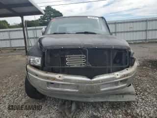 1997 Dodge 1500 z VIN 3B7HF13Z3VG719831, wystawiony jako Copart lot #70197324 z przebiegiem 338 146 mil mil oraz Czysty tytuł • Clean title. Historia ofert i sprzedaży dostępna na DreamBid. Obrazek 5.