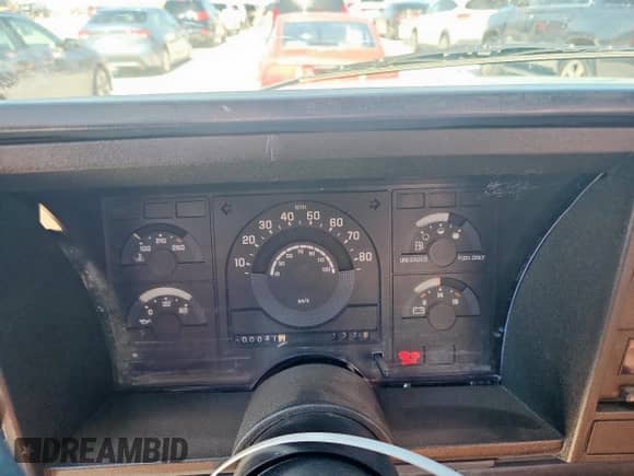 1988 Chevrolet Silverado 1500 с VIN 1GCDC14Z6JZ310710, выставлен на аукционе Copart как лот 60839035 с пробегом 41 миль миль и Чистый • Clean title. История ставок и продаж доступна на DreamBid. Изображение 9.