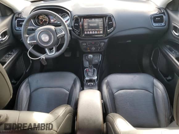 2020 Jeep Compass Limited z VIN 3C4NJDCB5LT137966, wystawiony jako Copart lot #84068285 z przebiegiem 58 183 mil mil oraz Szkoda całkowita • Salvage title. Historia ofert i sprzedaży dostępna na DreamBid. Obrazek 8.