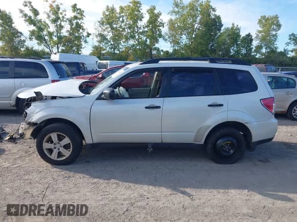 2010 Subaru Forester X с VIN JF2SH6BC5AH903793, выставлен на аукционе IAAI как лот 43193441 с пробегом 227 671 миль миль и . История ставок и продаж доступна на DreamBid. Изображение 15.