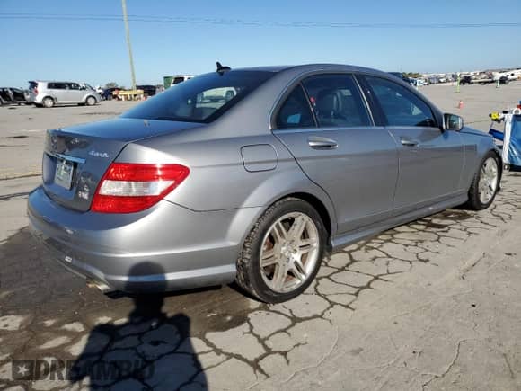 2011 Mercedes-Benz C 300 Sport с VIN WDDGF8BB5BR184124, выставлен на аукционе Copart как лот 86493625 с пробегом 164 518 миль миль и Списание • Salvage title. История ставок и продаж доступна на DreamBid. Изображение 3.