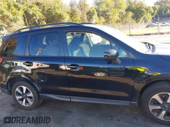 2018 Subaru Forester Premium z VIN JF2SJAEC5JH405628, wystawiony jako IAAI lot #43463543 z przebiegiem 106 481 mil mil oraz . Historia ofert i sprzedaży dostępna na DreamBid. Obrazek 13.