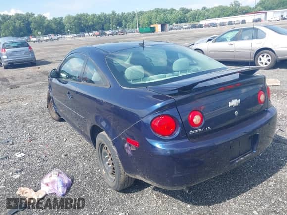 2009 Chevrolet Cobalt LS z VIN 1G1AS18H297206092, wystawiony jako IAAI lot #42546087 z przebiegiem 97 301 mil mil oraz . Historia ofert i sprzedaży dostępna na DreamBid. Obrazek 3.