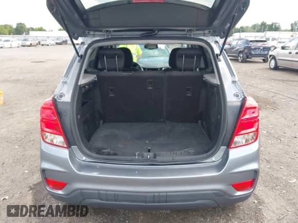 2020 Chevrolet Trax LS z VIN 3GNCJKSB3LL211700, wystawiony jako IAAI lot #42544554 z przebiegiem 71 663 mil mil oraz . Historia ofert i sprzedaży dostępna na DreamBid. Obrazek 18.