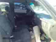 2000 Chevrolet Silverado 1500 LS z VIN 2GCEC19V3Y1294799, wystawiony jako IAAI lot #31945303 z przebiegiem 262 600 mil mil oraz . Historia ofert i sprzedaży dostępna na DreamBid. Obrazek 5.