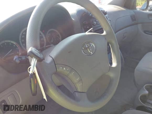 2005 Toyota Sienna LE with VIN 5TDBA23C15S044763, listed as a IAAI auction lot 43232791 with 142,034 mi miles and . Bid and sale history available at DreamBid. Image 11.