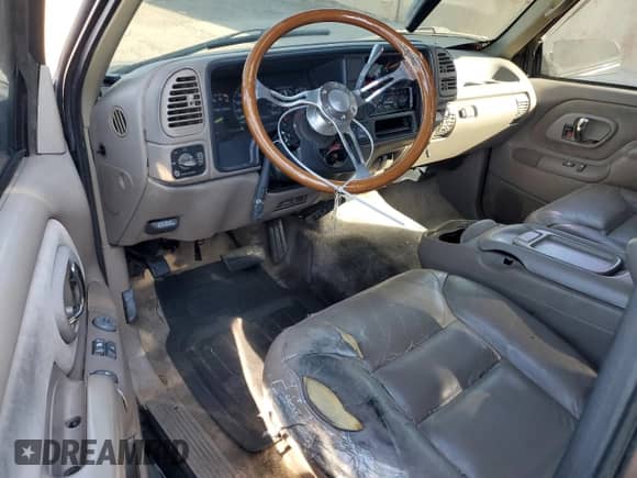 1996 Chevrolet Tahoe z VIN 3GNEK18RXTG150164, wystawiony jako Copart lot #77810474 z przebiegiem 300 287 mil mil oraz Szkoda całkowita • Salvage title. Historia ofert i sprzedaży dostępna na DreamBid. Obrazek 8.