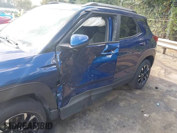 2023 Chevrolet TrailBlazer LT z VIN KL79MPSL0PB072310, wystawiony jako IAAI lot #43151552 z przebiegiem 17 648 mil mil oraz . Historia ofert i sprzedaży dostępna na DreamBid. Obrazek 6.