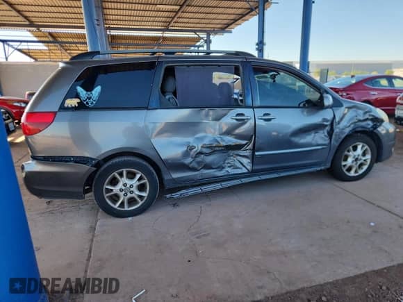 2004 Toyota Sienna XLE z VIN 5TDZA22C94S090436, wystawiony jako Copart lot #82654735 z przebiegiem 250 511 mil mil oraz Czysty tytuł • Clean title. Historia ofert i sprzedaży dostępna na DreamBid. Obrazek 3.