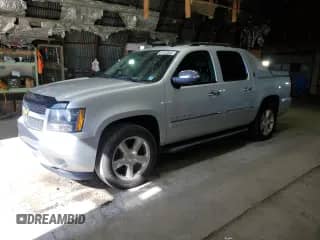 2013 Chevrolet Avalanche LTZ with VIN 3GNTKGE78DG245207, listed as a Copart auction lot 81122025 with 205,812 mi miles and Salvage title. Bid and sale history available at DreamBid. Image 1.