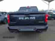 2025 Ram 1500 Big Horn z VIN 1C6RRFFG7SN506037, wystawiony jako IAAI lot #41915215 z przebiegiem 2 137 mil mil oraz . Historia ofert i sprzedaży dostępna na DreamBid. Obrazek 16.