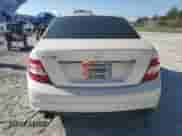 2010 Mercedes-Benz C 300 Luxury z VIN WDDGF5EB1AR123460, wystawiony jako Copart lot #87280015 z przebiegiem 163 058 mil mil oraz Szkoda całkowita • Salvage title. Historia ofert i sprzedaży dostępna na DreamBid. Obrazek 6.