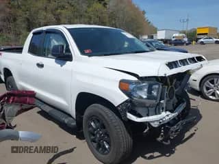 2020 Toyota Tundra SR с VIN 5TFUY5F18LX898558, выставлен на аукционе IAAI как лот 42140994 с пробегом 60 183 миль миль и . История ставок и продаж доступна на DreamBid. Изображение 1.