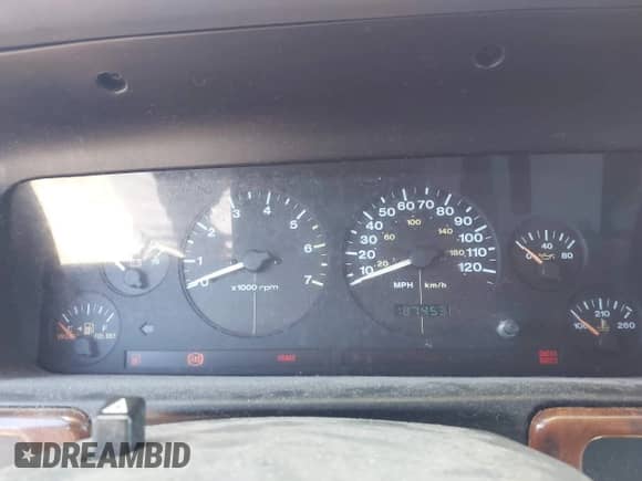 1996 Jeep Grand Cherokee Laredo z VIN 1J4GZ58Y5TC183677, wystawiony jako IAAI lot #42582989 z przebiegiem 187 453 mil mil oraz . Historia ofert i sprzedaży dostępna na DreamBid. Obrazek 7.