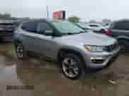 2019 Jeep Compass Trailhawk with VIN 3C4NJDDB7KT671080, listed as a Copart auction lot 60645655 with 131,581 mi miles and Salvage title. Bid and sale history available at DreamBid. Image 4.