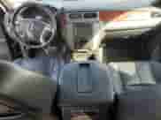 2013 Chevrolet Tahoe LT z VIN 1GNSKBE05DR356668, wystawiony jako Copart lot #71862685 z przebiegiem 162 333 mil mil oraz Czysty tytuł • Clean title. Historia ofert i sprzedaży dostępna na DreamBid. Obrazek 8.