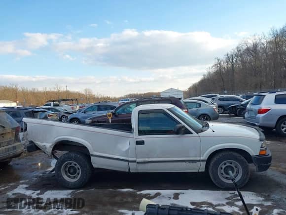 2000 Chevrolet S-10 с VIN 1GCCS144XYK151860, выставлен на аукционе IAAI как лот 41301337 с пробегом 221 237 миль миль и . История ставок и продаж доступна на DreamBid. Изображение 13.