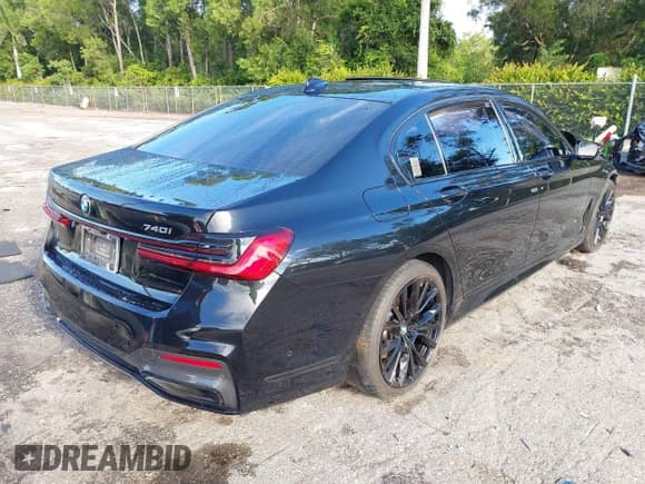 2022 BMW 7 Series 740i z VIN WBA7T2C08NCH17992, wystawiony jako IAAI lot #43282819 z przebiegiem 51 476 mil mil oraz . Historia ofert i sprzedaży dostępna na DreamBid. Obrazek 4.
