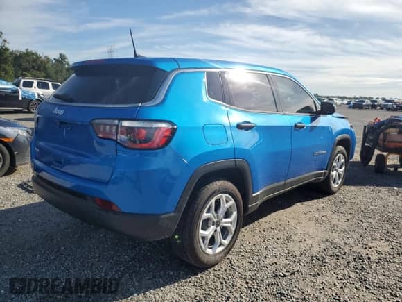 2025 Jeep Compass Sport with VIN 3C4NJDAN1ST540693, listed as a Copart auction lot 81114245 with 2,813 mi miles and Salvage title. Bid and sale history available at DreamBid. Image 3.