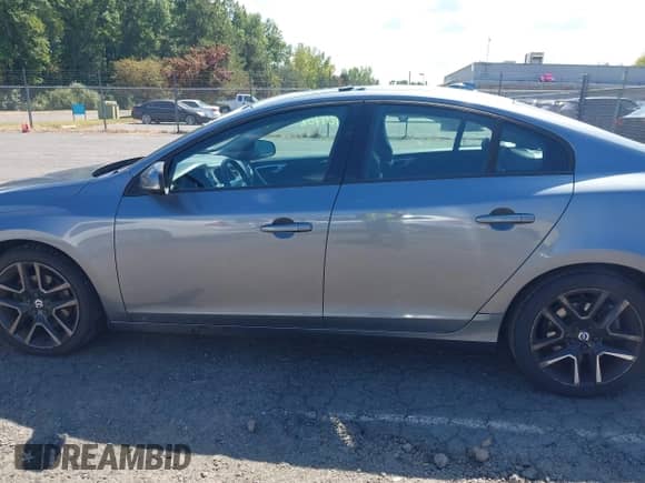 2017 Volvo S60 Dynamic с VIN YV126MFLXH2428457, выставлен на аукционе IAAI как лот 43109708 с пробегом 130 474 миль миль и . История ставок и продаж доступна на DreamBid. Изображение 14.