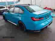 2025 BMW M3 z VIN WBS23HJ0XSFU06227, wystawiony jako IAAI lot #41787403 z przebiegiem 1 220 mil mil oraz . Historia ofert i sprzedaży dostępna na DreamBid. Obrazek 3.