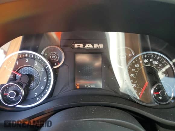 2025 Ram 1500 Tradesman z VIN 1C6RRFGG0SN554607, wystawiony jako Copart lot #80372025 z przebiegiem 11 070 mil mil oraz Czysty tytuł • Clean title. Historia ofert i sprzedaży dostępna na DreamBid. Obrazek 9.