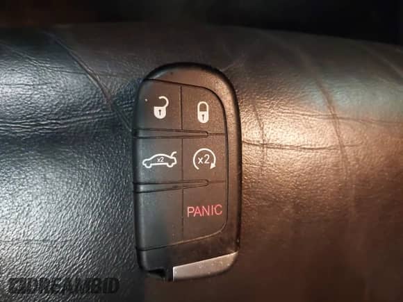 2019 Dodge Durango SXT z VIN 1C4RDHAG5KC632838, wystawiony jako IAAI lot #43057956 z przebiegiem 115 001 mil mil oraz . Historia ofert i sprzedaży dostępna na DreamBid. Obrazek 11.