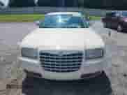 2010 Chrysler 300 Touring с VIN 2C3CA5CV8AH160837, выставлен на аукционе Copart как лот 69476995 с пробегом 106 835 миль миль и Списание • Salvage title. История ставок и продаж доступна на DreamBid. Изображение 5.