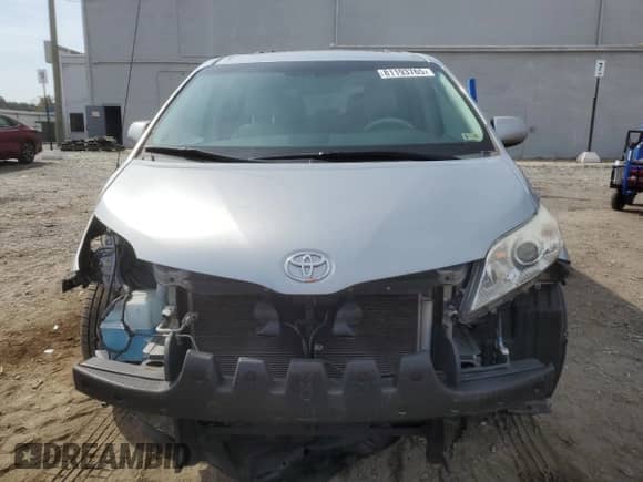 2014 Toyota Sienna XLE with VIN 5TDYK3DCXES426267, listed as a Copart auction lot 81193765 with 142,543 mi miles and Salvage title. Bid and sale history available at DreamBid. Image 5.
