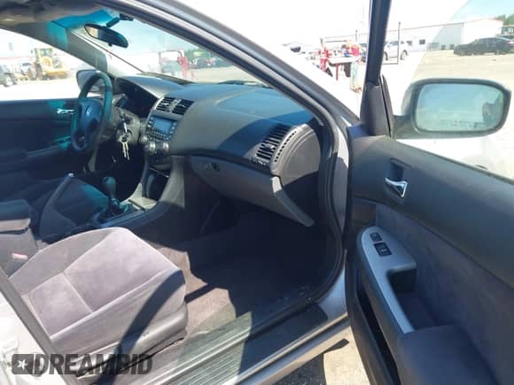 2004 Honda Accord EX с VIN JHMCM55644C023988, выставлен на аукционе IAAI как лот 42529274 с пробегом 304 749 миль миль и . История ставок и продаж доступна на DreamBid. Изображение 5.