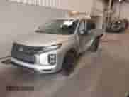 2021 Mitsubishi Outlander ES z VIN JA4ARUAU6MU027277, wystawiony jako IAAI lot #42273038 z przebiegiem 79 630 mil mil oraz . Historia ofert i sprzedaży dostępna na DreamBid. Obrazek 17.