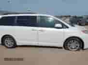 2017 Toyota Sienna XLE Auto Access Seat z VIN 5TDYZ3DC9HS864617, wystawiony jako IAAI lot #42833882 z przebiegiem 61 329 mil mil oraz . Historia ofert i sprzedaży dostępna na DreamBid. Obrazek 13.