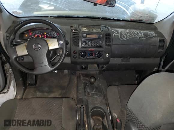 2006 Nissan Frontier SE z VIN 1N6AD06WX6C450604, wystawiony jako Copart lot #82303315 z przebiegiem 97 752 mil mil oraz Czysty tytuł • Clean title. Historia ofert i sprzedaży dostępna na DreamBid. Obrazek 8.