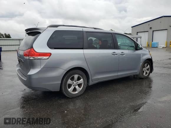 2013 Toyota Sienna LE AAS с VIN 5TDKK3DC1DS389260, выставлен на аукционе Copart как лот 84807565 с пробегом 238 792 миль миль и Списание • Salvage title. История ставок и продаж доступна на DreamBid. Изображение 3.