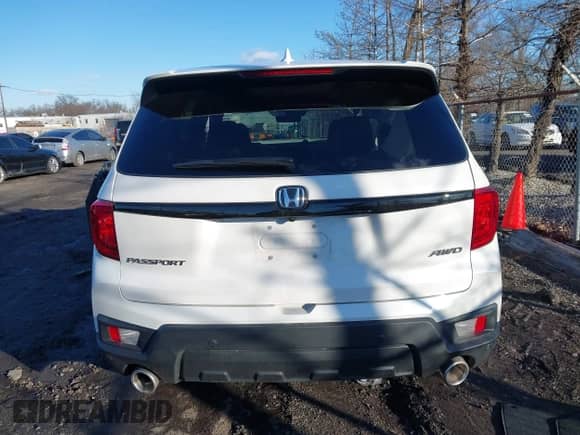2025 Honda Passport EX-L with VIN 5FNYF8H53SB017413, listed as a IAAI auction lot 41586603 with 435 mi miles and . Bid and sale history available at DreamBid. Image 16.