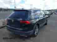 2020 Volkswagen Tiguan SE с VIN 3VV2B7AXXLM152054, выставлен на аукционе IAAI как лот 43108284 с пробегом 72 087 миль миль и . История ставок и продаж доступна на DreamBid. Изображение 4.