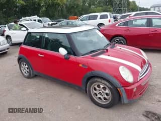 2005 MINI Hardtop z VIN WMWRC33425TJ66506, wystawiony jako IAAI lot #43037653 z przebiegiem 102 431 mil mil oraz . Historia ofert i sprzedaży dostępna na DreamBid. Obrazek 1.