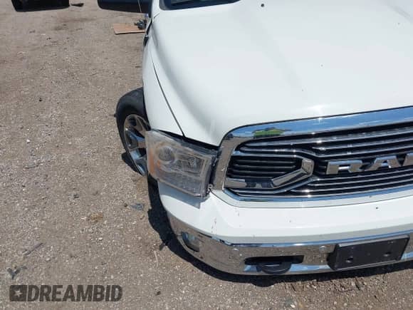 2017 Ram 1500 Longhorn z VIN 1C6RR7PT6HS820788, wystawiony jako IAAI lot #42206300 z przebiegiem 70 789 mil mil oraz . Historia ofert i sprzedaży dostępna na DreamBid. Obrazek 6.