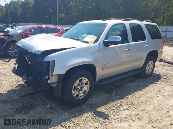 2013 Chevrolet Tahoe LT с VIN 1GNSCBE0XDR323534, выставлен на аукционе IAAI как лот 43237653 с пробегом 213 664 миль миль и . История ставок и продаж доступна на DreamBid. Изображение 2.