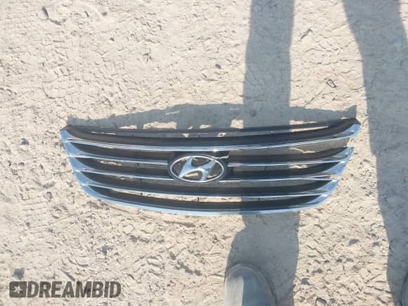 2009 Hyundai Azera Limited with VIN KMHFC46F09A357329, listed as a IAAI auction lot 42943627 with 129,757 mi miles and . Bid and sale history available at DreamBid. Image 12.