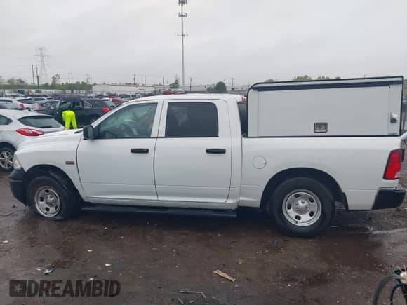 2018 Ram 1500 SSV z VIN 1C6RR7XT5JS222911, wystawiony jako IAAI lot #43393631 z przebiegiem 194 268 mil mil oraz . Historia ofert i sprzedaży dostępna na DreamBid. Obrazek 14.