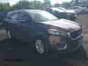 2018 Kia Sorento LX with VIN 5XYPG4A55JG357651, listed as a IAAI auction lot 42650880 with 122,723 mi miles and . Bid and sale history available at DreamBid. Image 1.