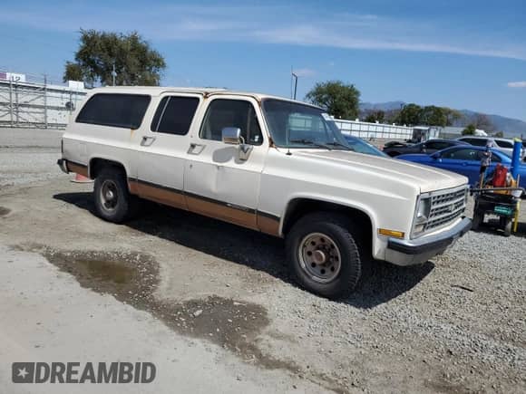 1989 Chevrolet Suburban with VIN 1GNGR26N6KF150544, listed as a Copart auction lot 50469335 with 21,480 mi miles and Clean title. Bid and sale history available at DreamBid. Image 4.