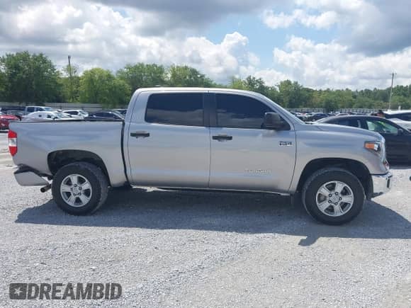 2021 Toyota Tundra SR5 z VIN 5TFDY5F17MX047532, wystawiony jako IAAI lot #42384142 z przebiegiem 79 318 mil mil oraz . Historia ofert i sprzedaży dostępna na DreamBid. Obrazek 13.