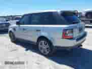 2010 Land Rover Range Rover Sport HSE Lux z VIN SALSK2D44AA226896, wystawiony jako IAAI lot #41835999 z przebiegiem 199 501 mil mil oraz . Historia ofert i sprzedaży dostępna na DreamBid. Obrazek 3.