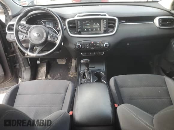 2018 Kia Sorento LX z VIN 5XYPGDA35JG429236, wystawiony jako Copart lot #68658255 z przebiegiem 208 422 mil mil oraz Szkoda całkowita • Salvage title. Historia ofert i sprzedaży dostępna na DreamBid. Obrazek 8.