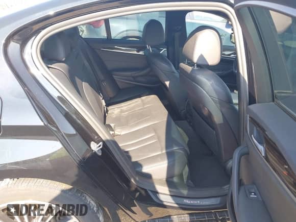 2019 BMW 5 Series 530i с VIN WBAJA5C56KBX87241, выставлен на аукционе IAAI как лот 42895525 с пробегом 60 349 миль миль и . История ставок и продаж доступна на DreamBid. Изображение 8.