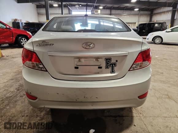 2014 Hyundai Accent GLS z VIN KMHCU4AE1EU588814, wystawiony jako Copart lot #80934265 z przebiegiem Nie podano mil oraz Szkoda całkowita • Salvage title. Historia ofert i sprzedaży dostępna na DreamBid. Obrazek 6.