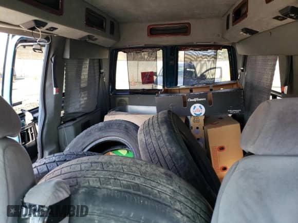 2002 Chevrolet Astro Cargo YF7 Upfitter z VIN 1GBDM19X92B110875, wystawiony jako Copart lot #48511235 z przebiegiem 143 109 mil mil oraz Szkoda całkowita • Salvage title. Historia ofert i sprzedaży dostępna na DreamBid. Obrazek 10.